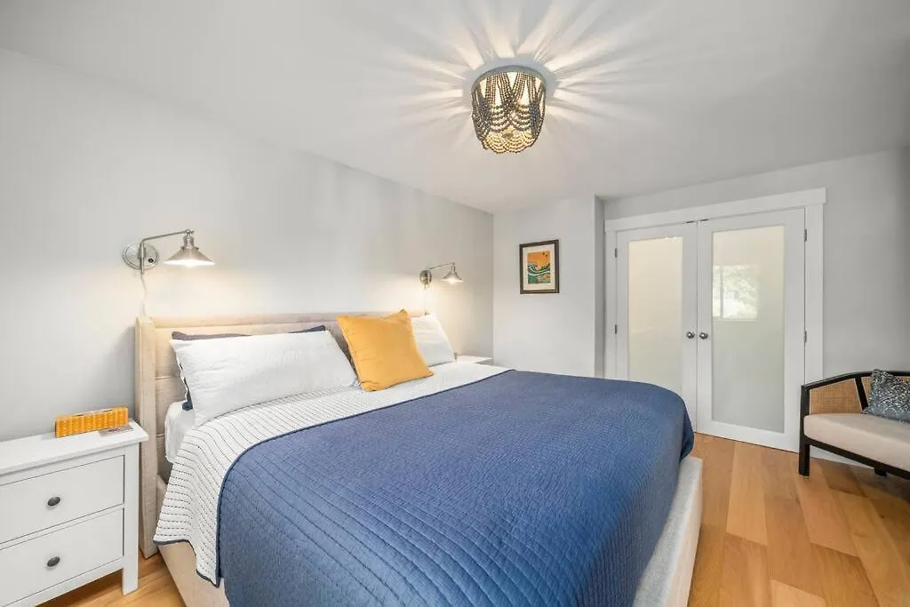 Waters Edge Apartment Victoria