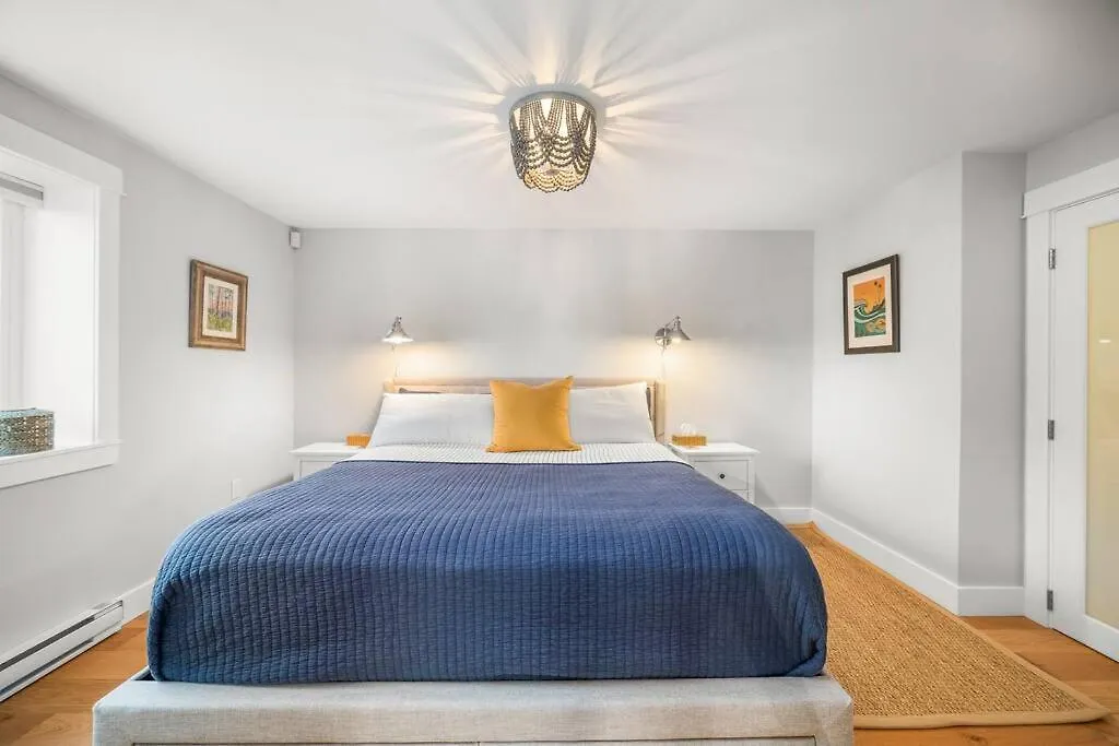 Waters Edge Apartment Victoria