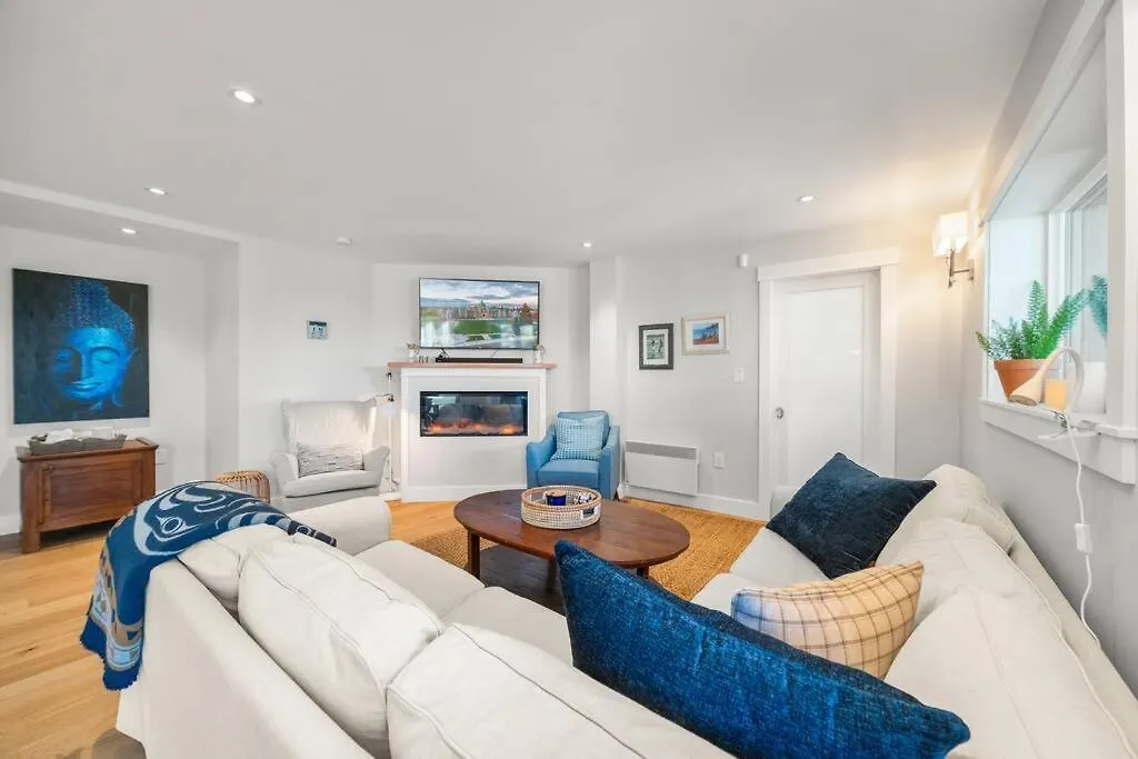 Waters Edge Apartment Victoria